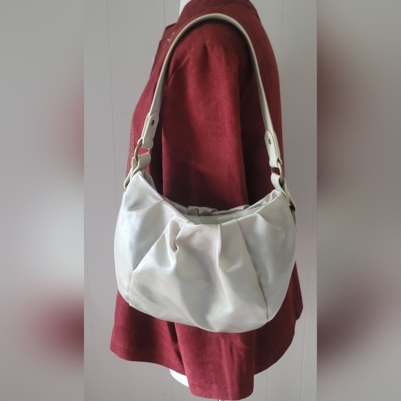 Simply Vera Wang Handbag Purse Ivory Shoulder Saddle Hand Bag - Picture 3 of 6